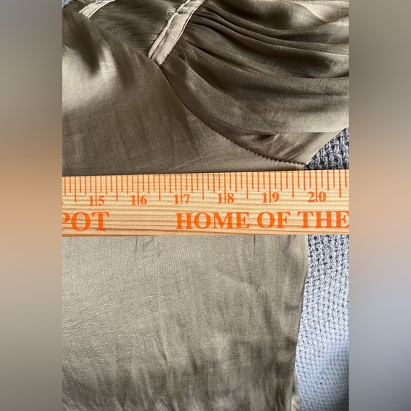 Philosophy Women’s Satin-Feel Long Sleeve Blouse w/Pleating Details; Size XS - Picture 10 of 11